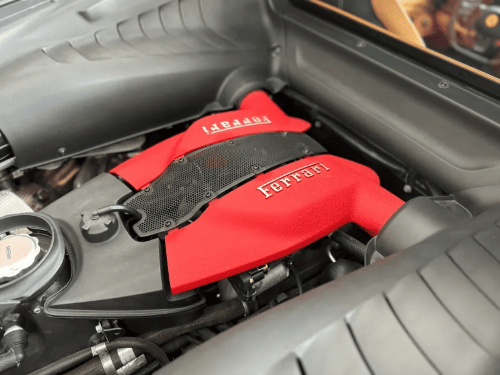 
								Ferrari F8 Tributo full									