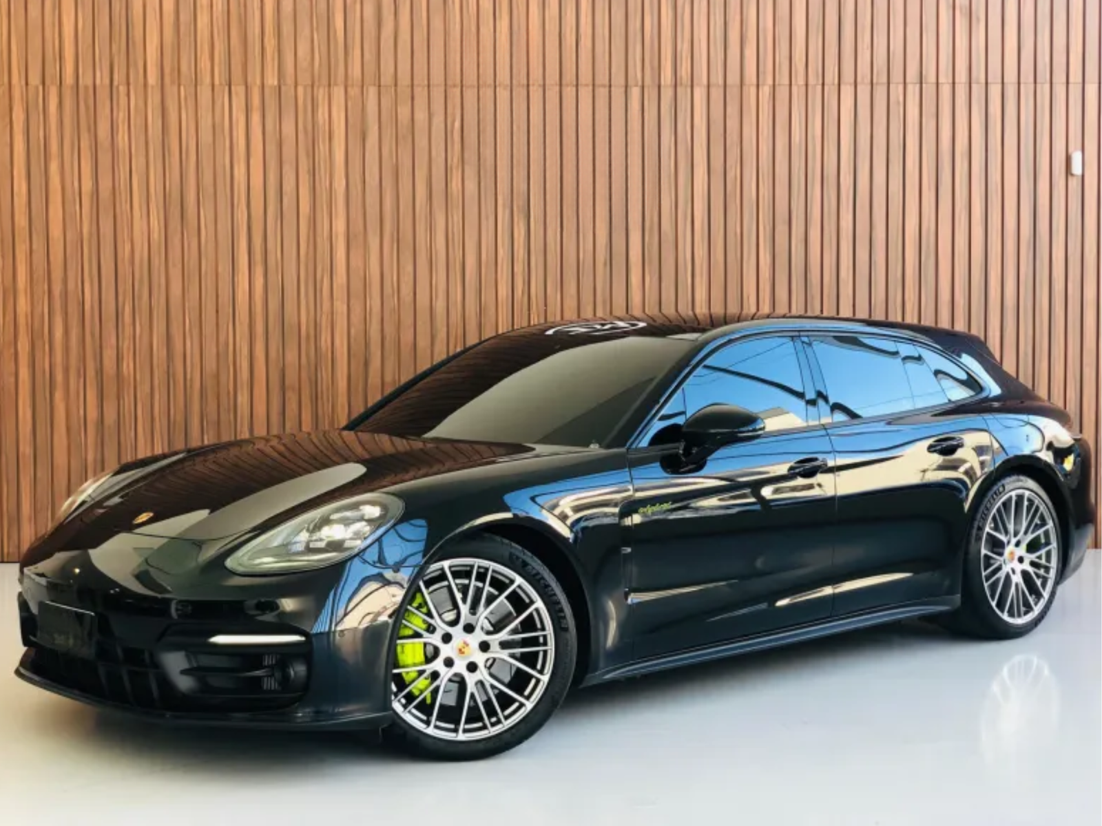 
								Porsche Panamera Hybrid full									