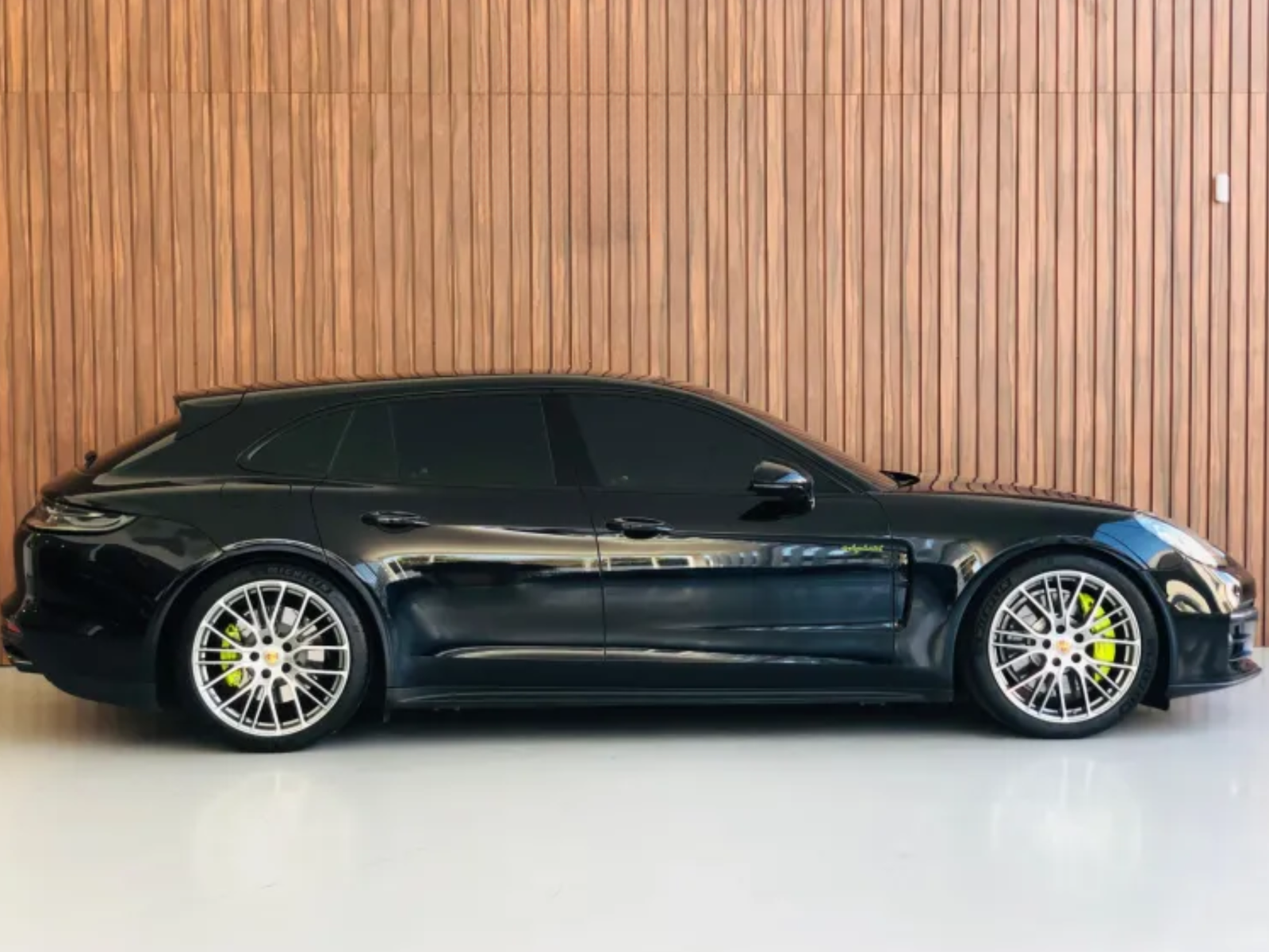 
								Porsche Panamera Hybrid full									