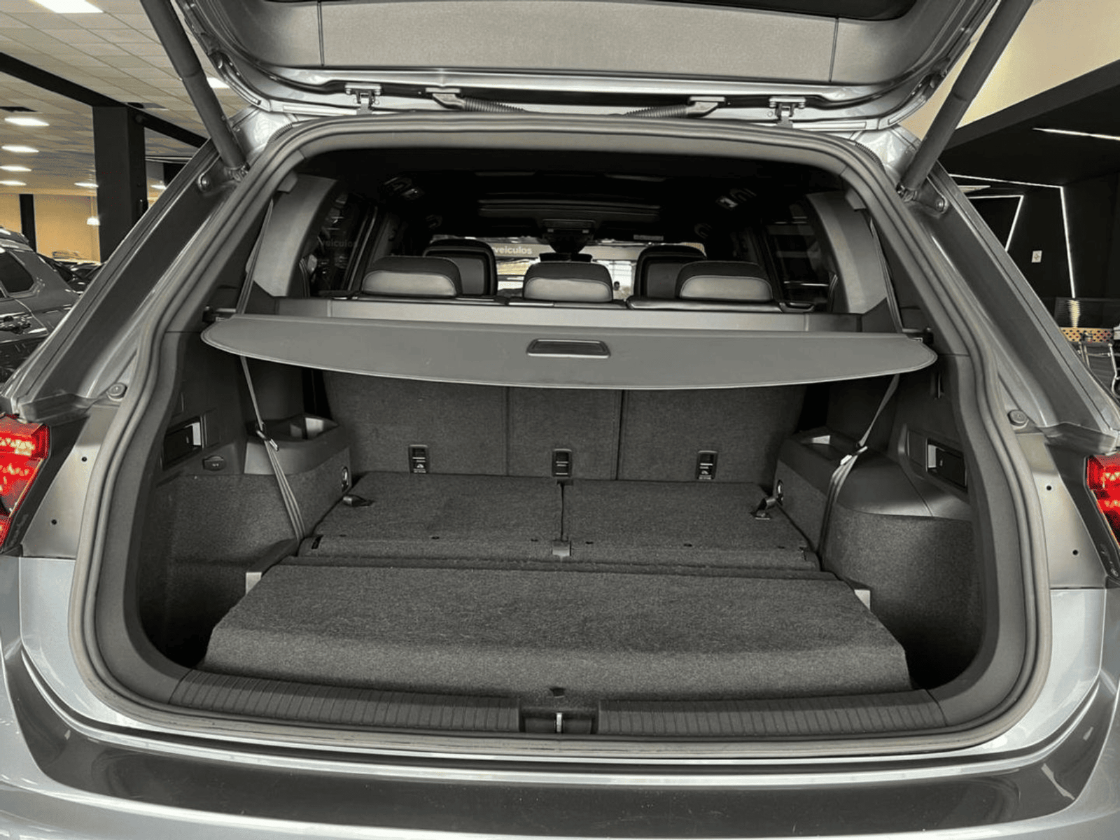 
								Volkswagem TIGUAN full									