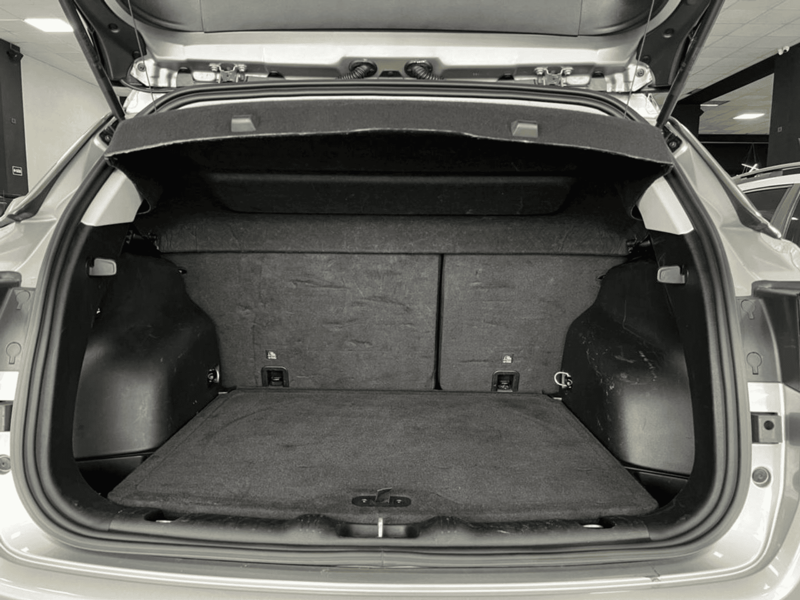 
								Jeep COMPASS LIMITED full									