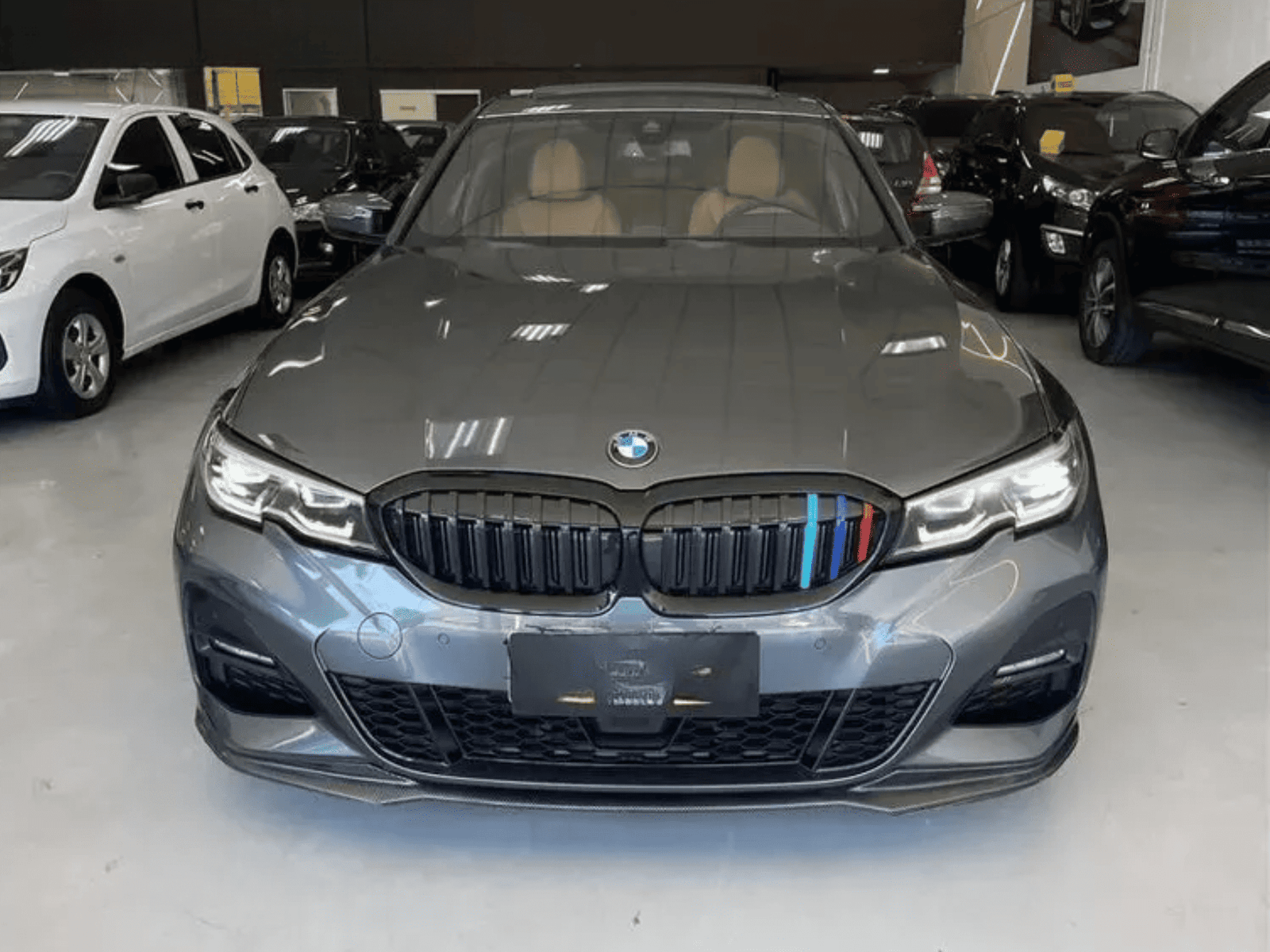 
								BMW 320I M Sport full									