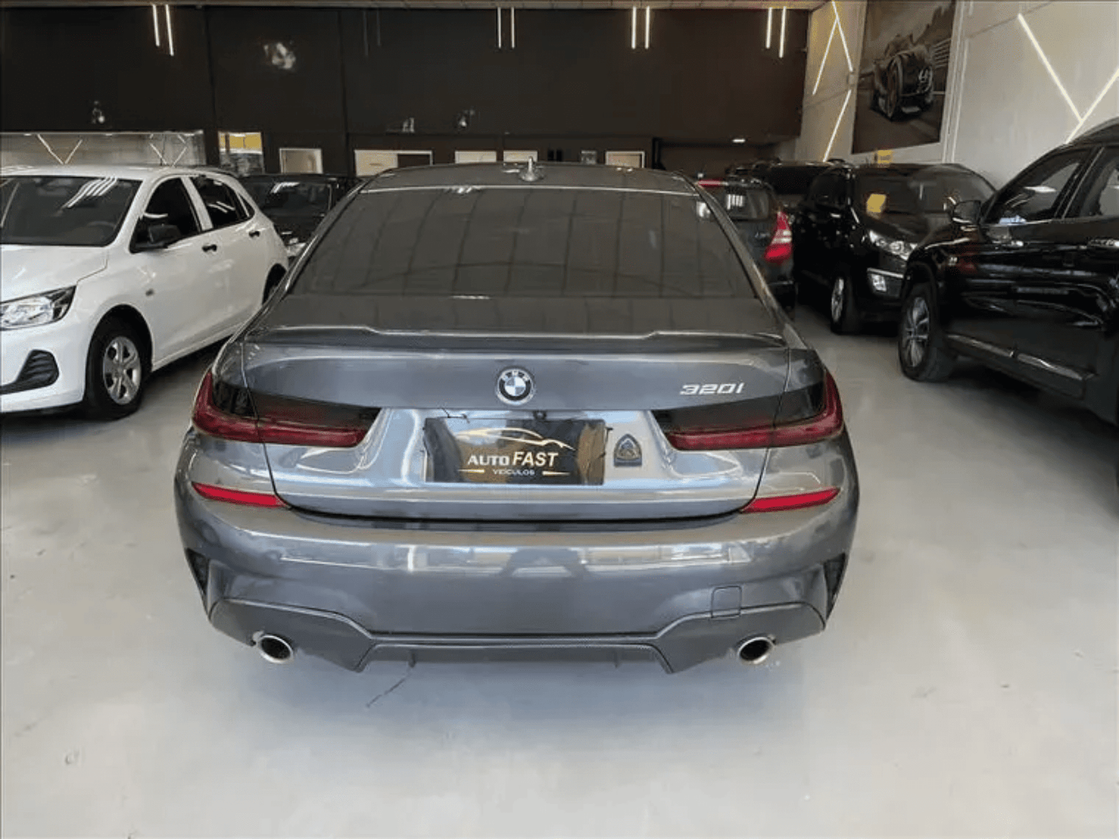 
								BMW 320I M Sport full									