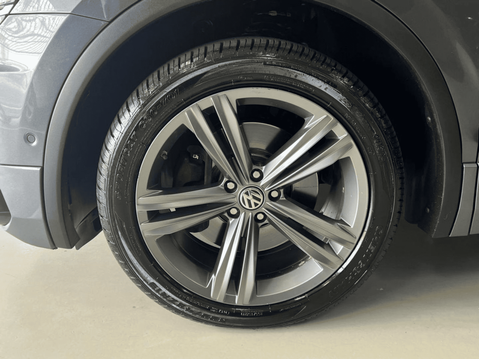 
								Volkswagem TIGUAN full									