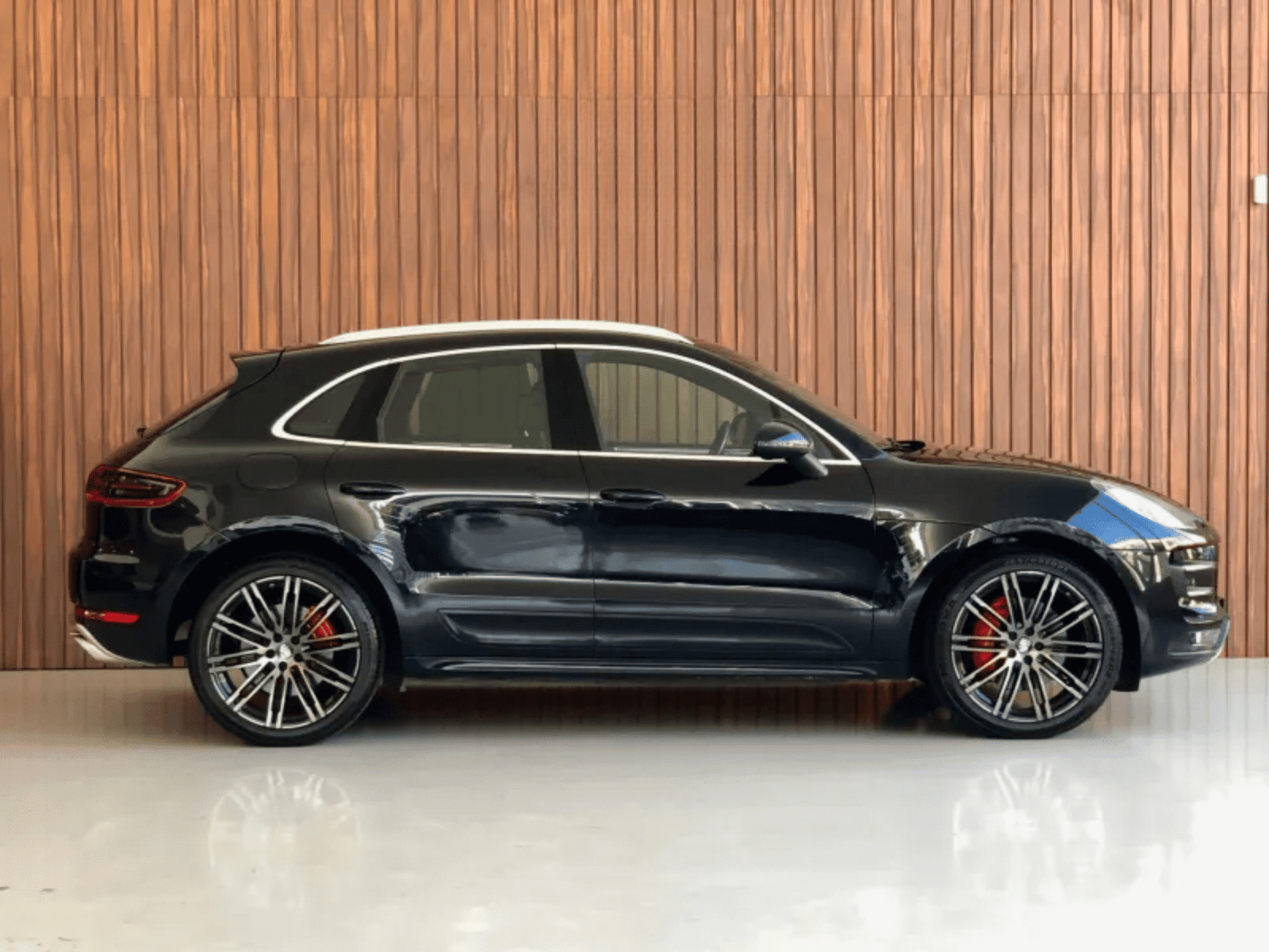 
								Porsche Macan full									