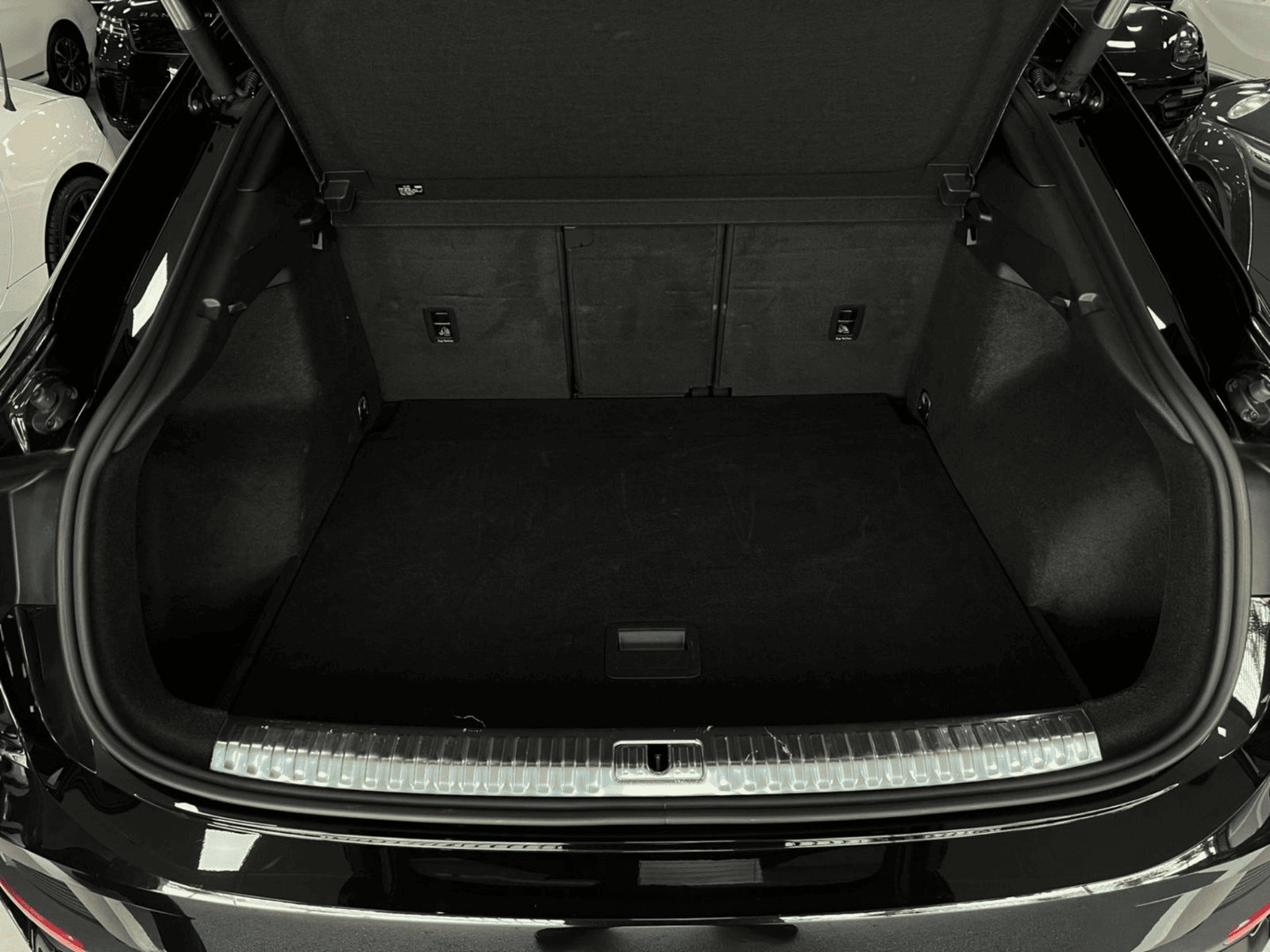 
								Audi Q3 SPB Perf. Black full									